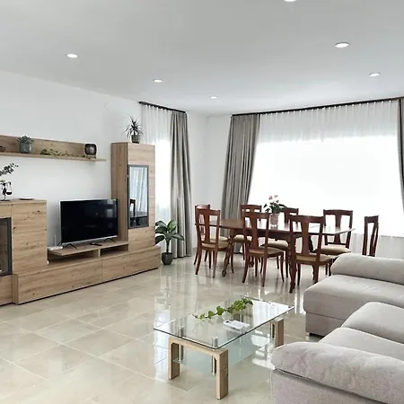 Arenda California Large Garden, Private Pool Villa